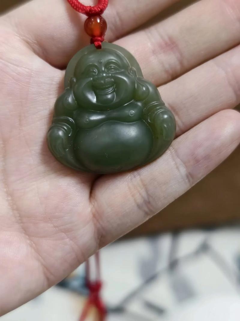 如何挑选心仪的和田玉吊坠