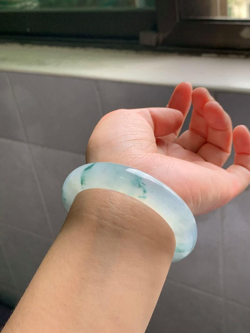 珠宝定制：让每颗心的光芒独一无二